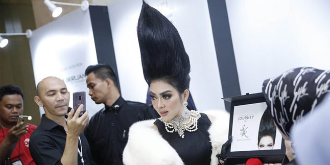 Syahrini Berikan Penonton Emas 24 Karat Yang Membeli Tiket 25 Juta