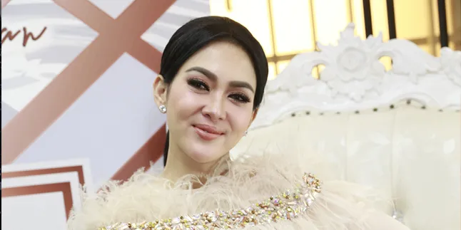 Syahrini Berusaha Perbaiki Diri Agar Bisa Jadi Muslim Yang Baik