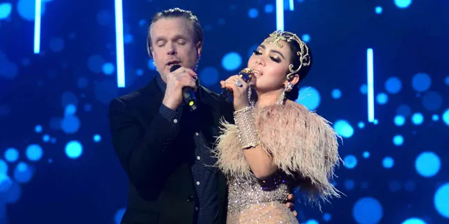 Syahrini Cerita Soal Penampilannya Bersama Rick Price Syahrini Cerita Soal Penampilannya Bersama Rick Price