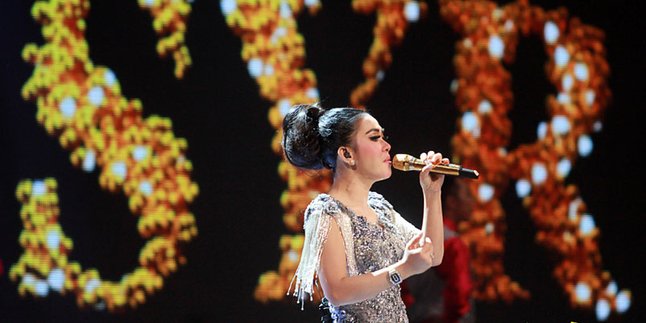 Syahrini Ciptakan Lagu Berjudul 'Cetar'