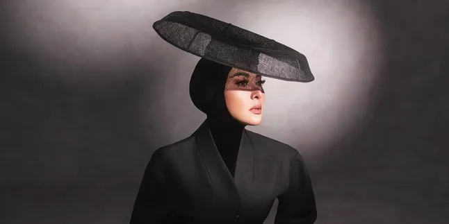 Syahrini Makes a Comeback to Television, Debuts Single at SCTV's 36th Anniversary Extra Ordinary
