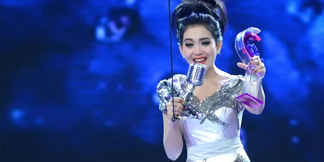 Syahrini: Menyanyi Isi Kekosongan dan Masa Lajangku