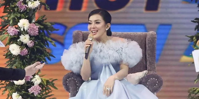 Syahrini Pertama kali Kerja Ditemani Suami, Jadi Nggak Bisa Ngobrol Sama Sesama Artis