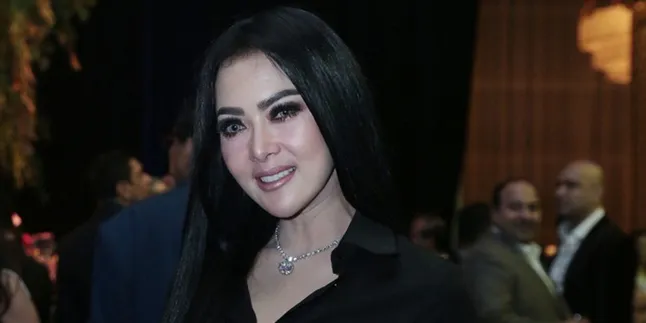 Syahrini Potong Rambut, Lebih Cantik Panjang Atau Pendek?