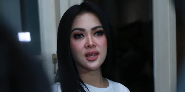 Syahrini Tampil Cantik Anggun Kala Syuting Iklan Bareng Ariel NOAH