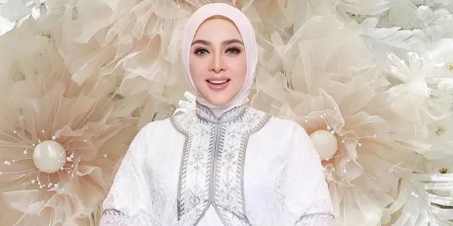 Syahrini Unggah Potret Barang-Barang Bayi Branded, Merasa Hidupnya Sudah Berubah dan Tak Sabar Syahrini Unggah Potret Barang-Barang Bayi Branded, Merasa Hidupnya Sudah Berubah dan Tak Sabar
