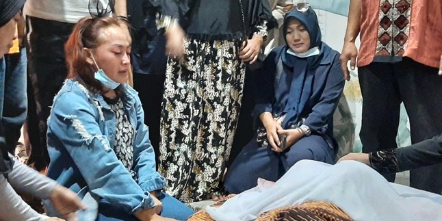 Shock Over the Departure of Father, Mpok Alpa Helpless and Weak Upon Arrival at the Funeral Home