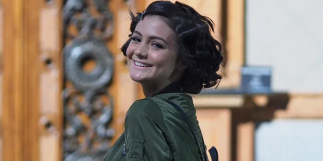 Syuting di Italia, Amanda Rawles Malah Bikin Challenge Pakai Jari