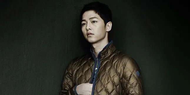 Syuting Film Baru, Song Joong Ki Siap Pangkas Rambutnya Syuting Film Baru, Song Joong Ki Siap Pangkas Rambutnya