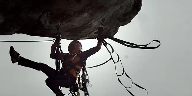 Syuting Iklan, Ha Ji Won Pamer Kemampuan Panjat Tebing Curam