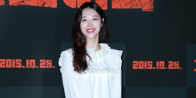 Syuting Iklan Kosmetik, Choi Sulli 'Nekad' Pamer Wajah No Make Up Syuting Iklan Kosmetik, Choi Sulli 'Nekad' Pamer Wajah No Make Up