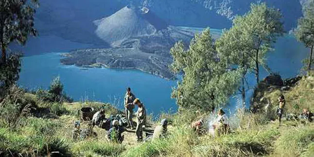 Syuting 'LEHER ANGSA' di Gunung Rinjani Batal Syuting 'LEHER ANGSA' di Gunung Rinjani Batal