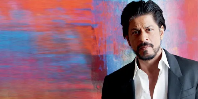 Syuting, SRK 'Kabur' Demi Makan Es Krim Bareng Aryan & Suhana Syuting, SRK 'Kabur' Demi Makan Es Krim Bareng Aryan & Suhana