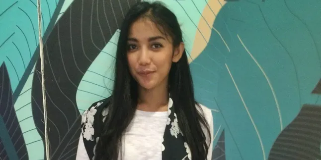 Syuting Video Klip, Penyanyi Cantik Ini Diganggu Hantu?