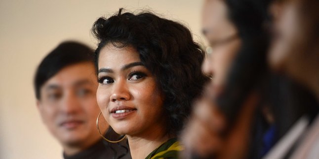 Syuting Videoklip 'Harus Bahagia' Di Pasar, Yura Yunita Dapat Pengalaman Menarik