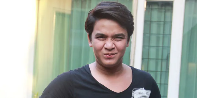 Syuting 'WARISAN OLGA', Billy Syahputra Jelajahi Hutan Rimba