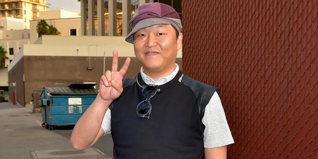 Tabrak Bus, PSY Tinggalkan Rolls Royce dan Pergi Naik Porsche