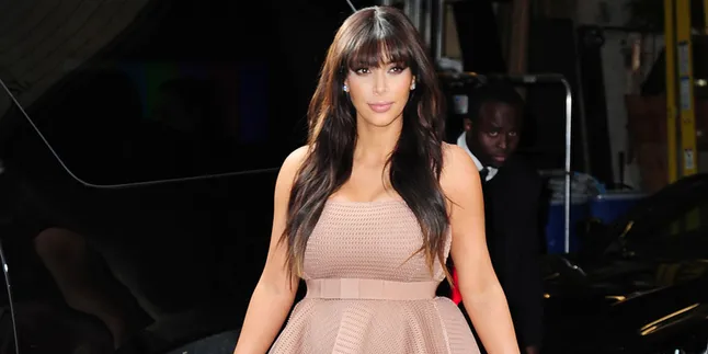 Tabrak Kotak Surat, Mobil Mewah Kim Kardashian Jadi Korban Tabrak Kotak Surat, Mobil Mewah Kim Kardashian Jadi Korban