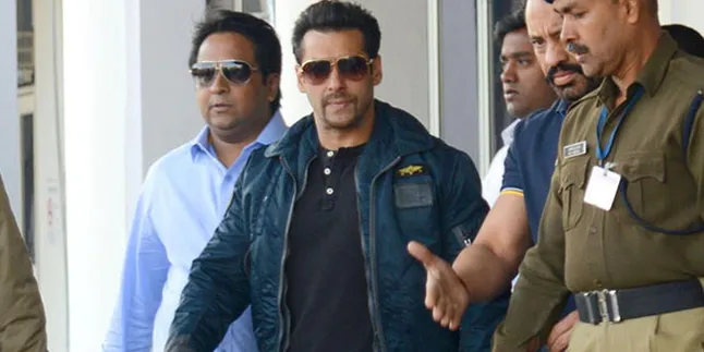 Tabrak Lari, Salman Khan Terbukti Konsumsi Alkohol Saat Mengemudi Tabrak Lari, Salman Khan Terbukti Konsumsi Alkohol Saat Mengemudi