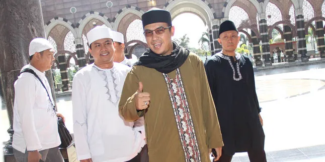 Tabrak Pohon, Ustad Jeffry Al Buchori Dari Dai Center?