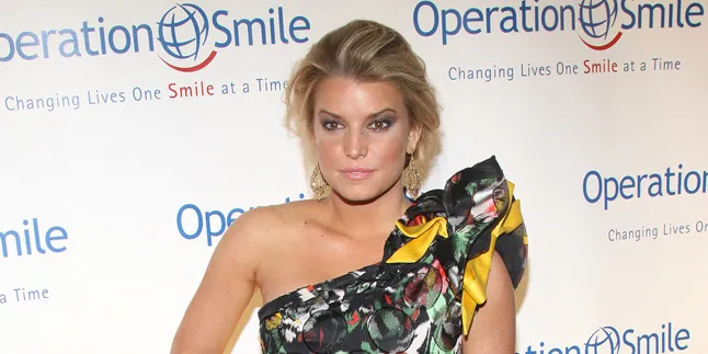 Tahun Baru, Akhirnya Jessica Simpson Umumkan Pernikahan