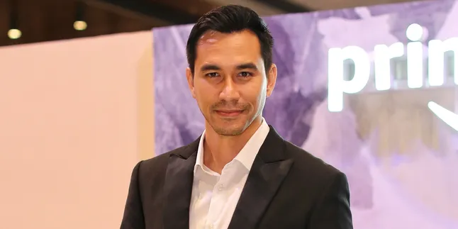 Tahun Ini Darius Sinathrya Pertama Kali Tak Rayakan Natal Bersama Keluarga