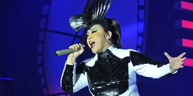 Tahun Ini Melly Goeslaw Bikin Lagu Dangdut!