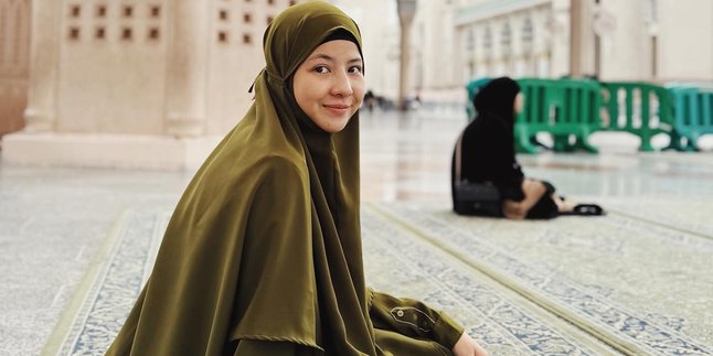 First Year Fasting Without Husband's Presence, Natasha Rizky Doesn't Want to Be Asked About Desta's Presence During Sahur and Iftar