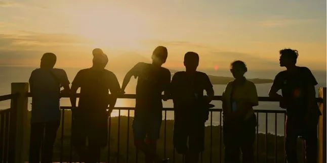 Tahura Gunung Tumpa, Sajikan Romantisme Senja dari Ketinggian