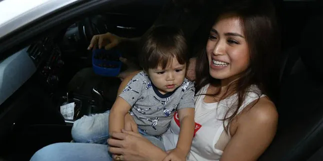 Tak Ada Ludwig, Jedar Rayakan Ultah Baby El Dengan Sederhana