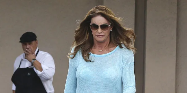 Tak Berkawan, Caitlyn Jenner Bermain Golf Sendirian