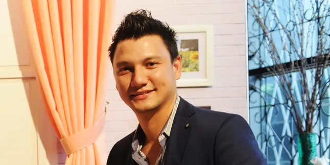 Tak Bisa Lepas Dari Laptop, Ini Alasan Christian Sugiono