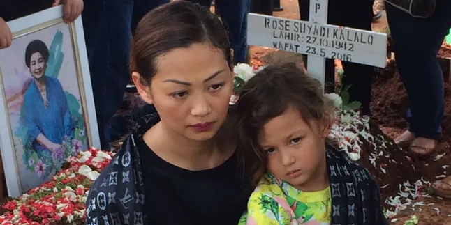 Tak Bisa Memilih Anak Atau Ibu, Indah Kalalo Langgar Peraturan RS Tak Bisa Memilih Anak Atau Ibu, Indah Kalalo Langgar Peraturan RS