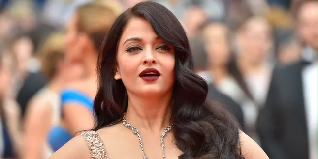 Tak Bisa Tahan Emosi, Aishwarya Rai Menangis Gara-Gara Wartawan