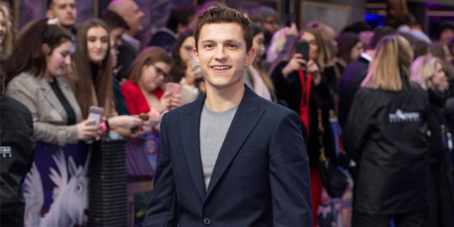 Can't Find Eggs in Supermarkets, Tom Holland Finally Keeps 3 Chickens