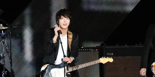Tak Cuma Album Solo, Jung Yong Hwa Juga Gelar Konser Tunggal Tak Cuma Album Solo, Jung Yong Hwa Juga Gelar Konser Tunggal