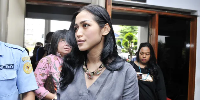 Tak Cuma Rekam, Najib Juga Jamah Tubuh Jessica Iskandar