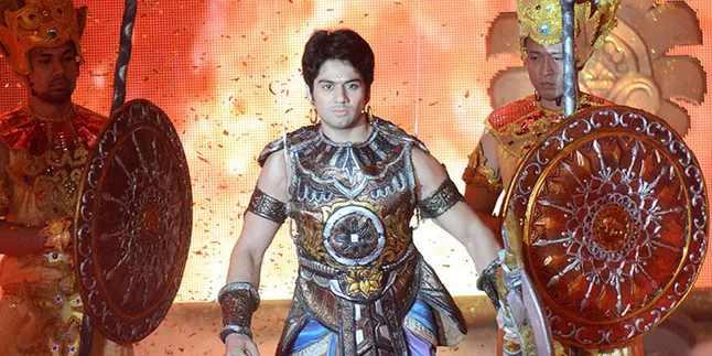 Tak Cuma Shaheer, Pemain 'Mahabharata' Ini Pun Rajin Beribadah Tak Cuma Shaheer, Pemain 'Mahabharata' Ini Pun Rajin Beribadah