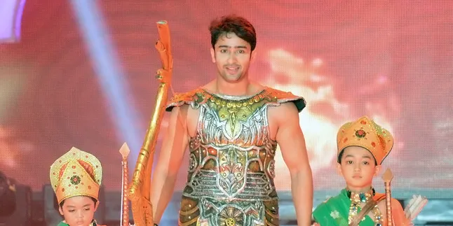 Tak Dibuang, Shaheer Masih Pakai Baju Kembaran Dengan Ayu Tak Dibuang, Shaheer Masih Pakai Baju Kembaran Dengan Ayu