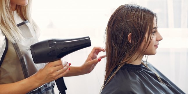 7 Negative Effects of Using Hair Dryer Frequently, Not Only for Dry Hair