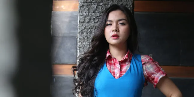 Tak Hanya Lagu, Sepatu Vicky Shu Juga Kena Bajak Tak Hanya Lagu, Sepatu Vicky Shu Juga Kena Bajak