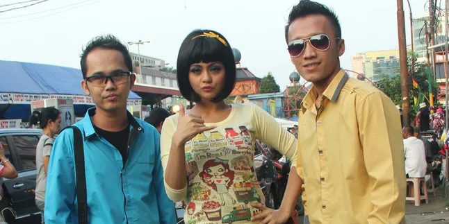 Tak Harus Branded, Jenita Janet Cari Barang Murah di Blok M