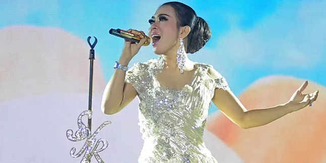 Tak Ikut Gladi Resik, Syahrini Nyaris Kesamber Api