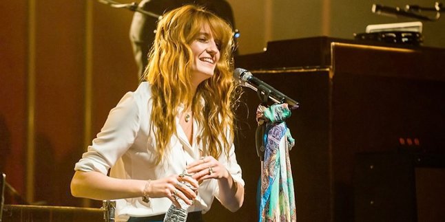 Tak Jadi Headline Glastonbury, Apa Kata Florence and The Machine?