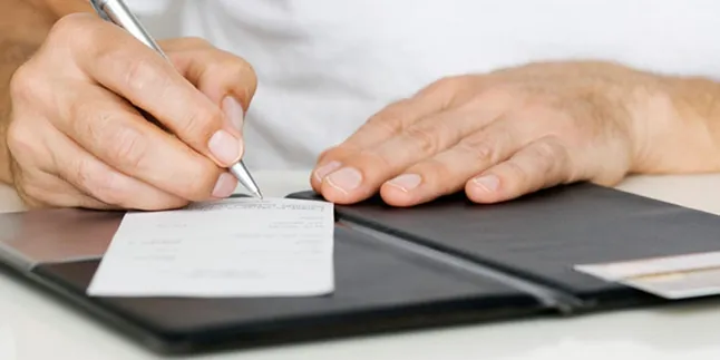 Tak Kuat Bayar Tagihan Makan, Rapper Australia Nyemplung ke Laut