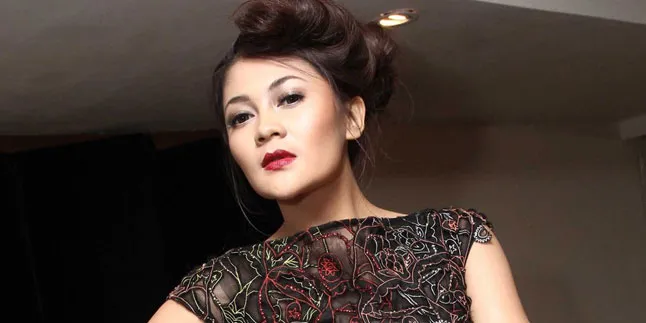 Tak Lagi Batik, Indah Dewi Pertiwi Usung Tema Wayang