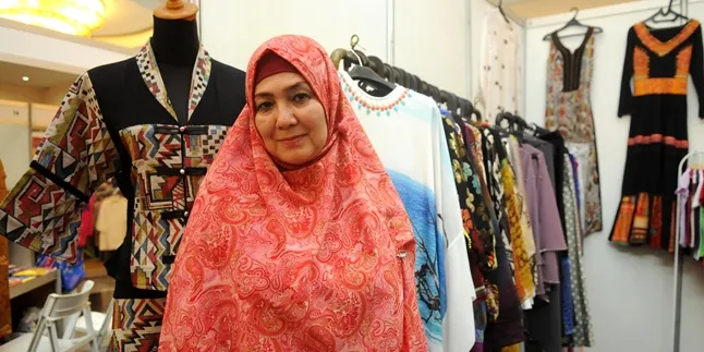 Tak Lagi Main Film, Eva Arnaz Kini Jualan Baju dan Lontong Tak Lagi Main Film, Eva Arnaz Kini Jualan Baju dan Lontong
