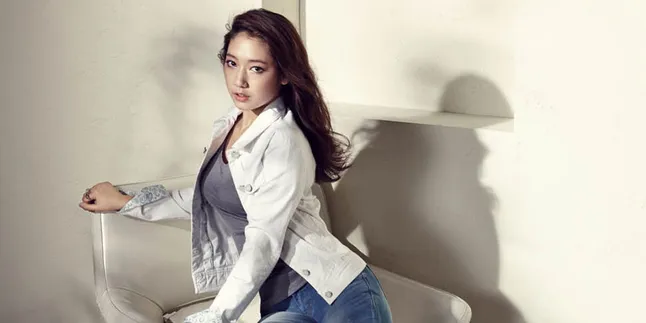 Tak Lulus-Lulus Park Shin Hye Tetap Kuliah Meski Jadwal Padat