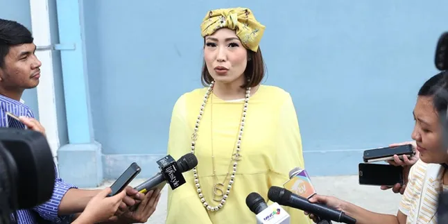 Tak Masalahkan Harga Tiket, Ayu Dewi Tonton Konser Syahrini Sebagai Bentuk Dukungan