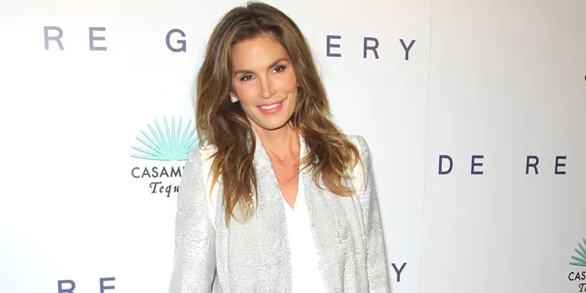 Tak Mau Anak Terjebak Sosial Media, Ini Pesan Cindy Crawford